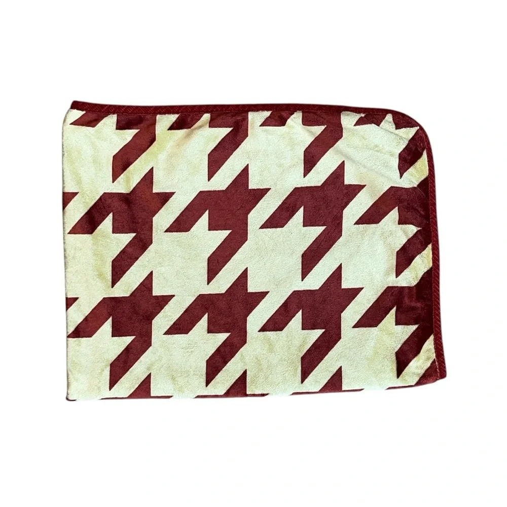 CoCaLo Couture Oversized Houndstooth Cozy Plush Fleece Throw Blanket